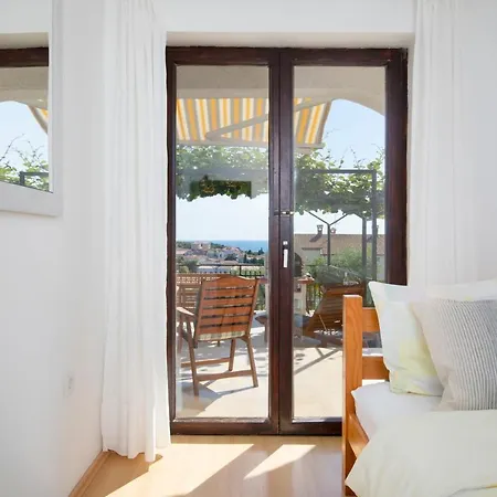 House Ingrid プーラ