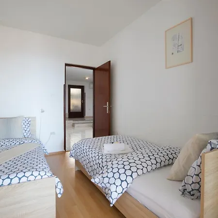 House Ingrid Apartment