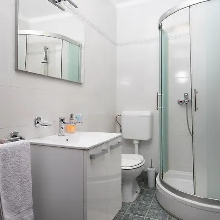 House Ingrid Apartman *