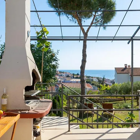 House Ingrid פולה