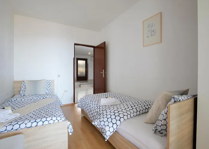 House Ingrid Апартаменты