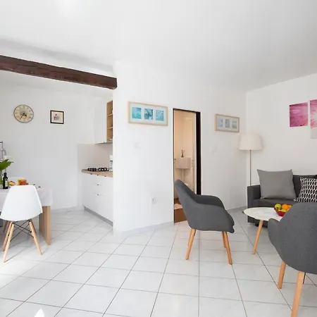 House Ingrid Daire Pula