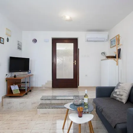 House Ingrid Daire Pula